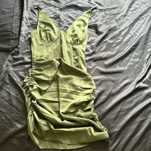 BEAUTIFUL EMERALD SATIN TEXTURED MIDI DRESS